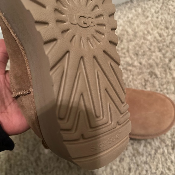 UGG - Picture 7 of 10